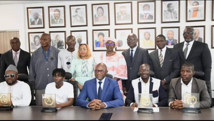 Prix national d’Excellence 2023-Les meilleurs 2è et 3è encadreurs sportifs et athlètes honorés Prix national d’Excellence 2023-Les meilleurs 2è et 3è encadreurs sportifs et athlètes honorés