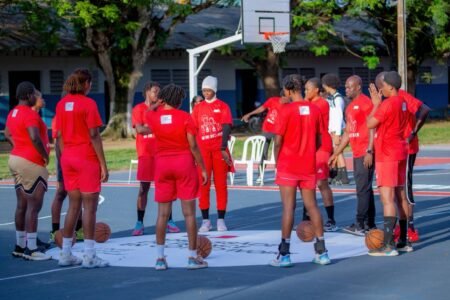 Basket-ball :  L’ABC Fighters rénove le terrain du CETI et renforce son engagement pour la jeunesse ivoirienne